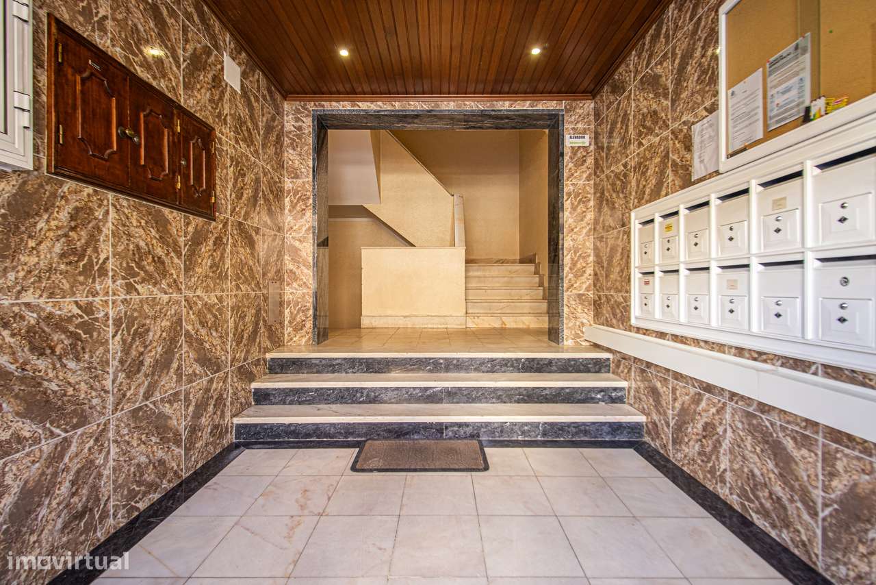 Apartamento T3 c/ 2 WCs e Sala c/ Lareira em Monte Abraão, Sintra-2