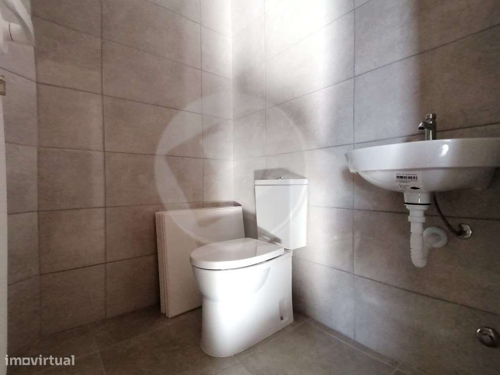 Armazém Novo com 505 m2 em Amorim na Póvoa de Varzim - Grande imagem: 4/27