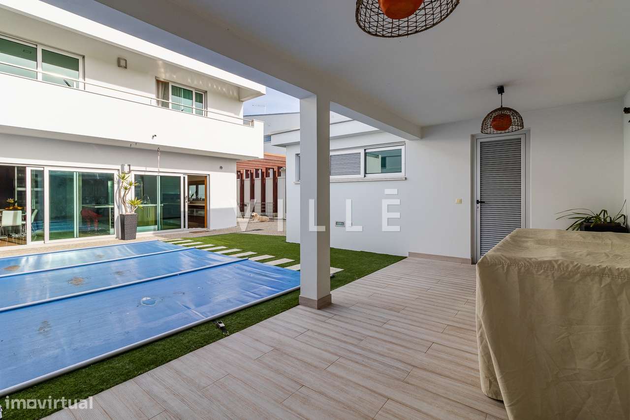 Moradia T4 com piscina aquecida e garagem dupla-12