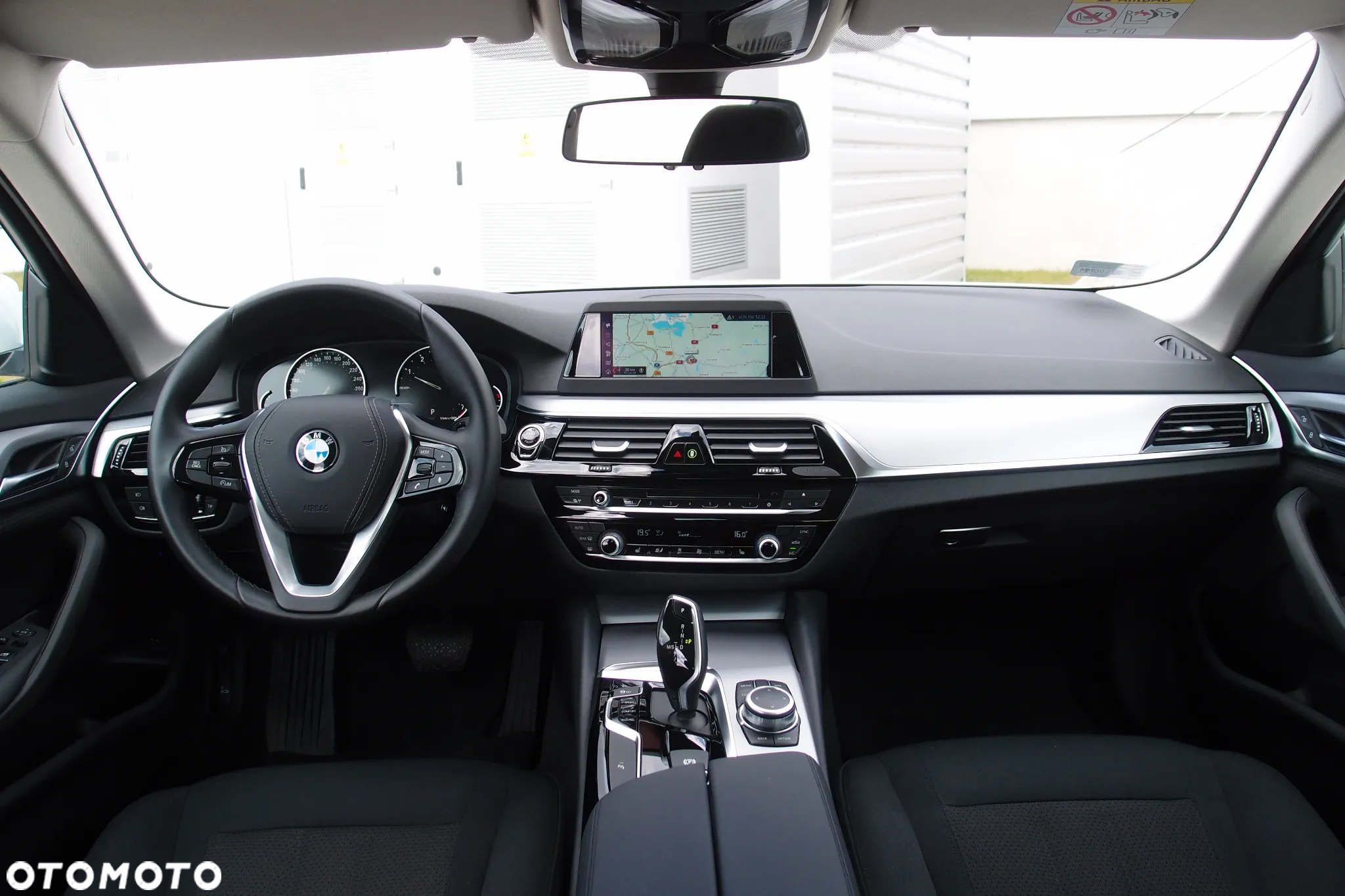 BMW Seria 5 520i - 11