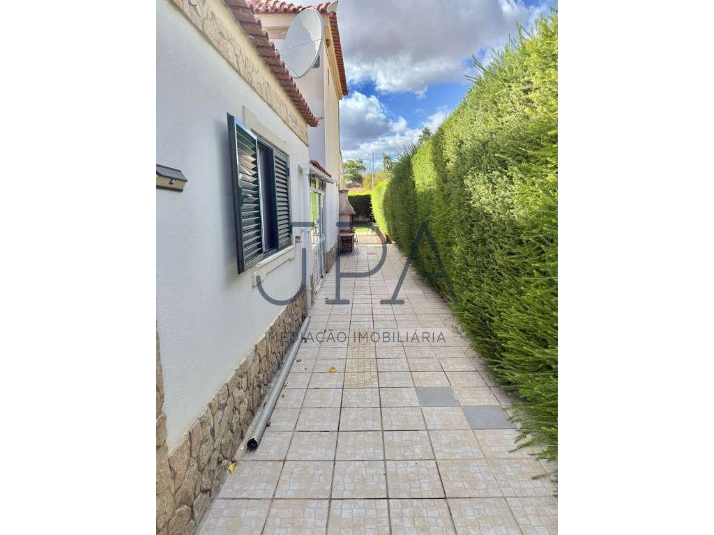 Moradia Isolada V4 +1 com Piscina e Garagem,Quinta do Sobral-32