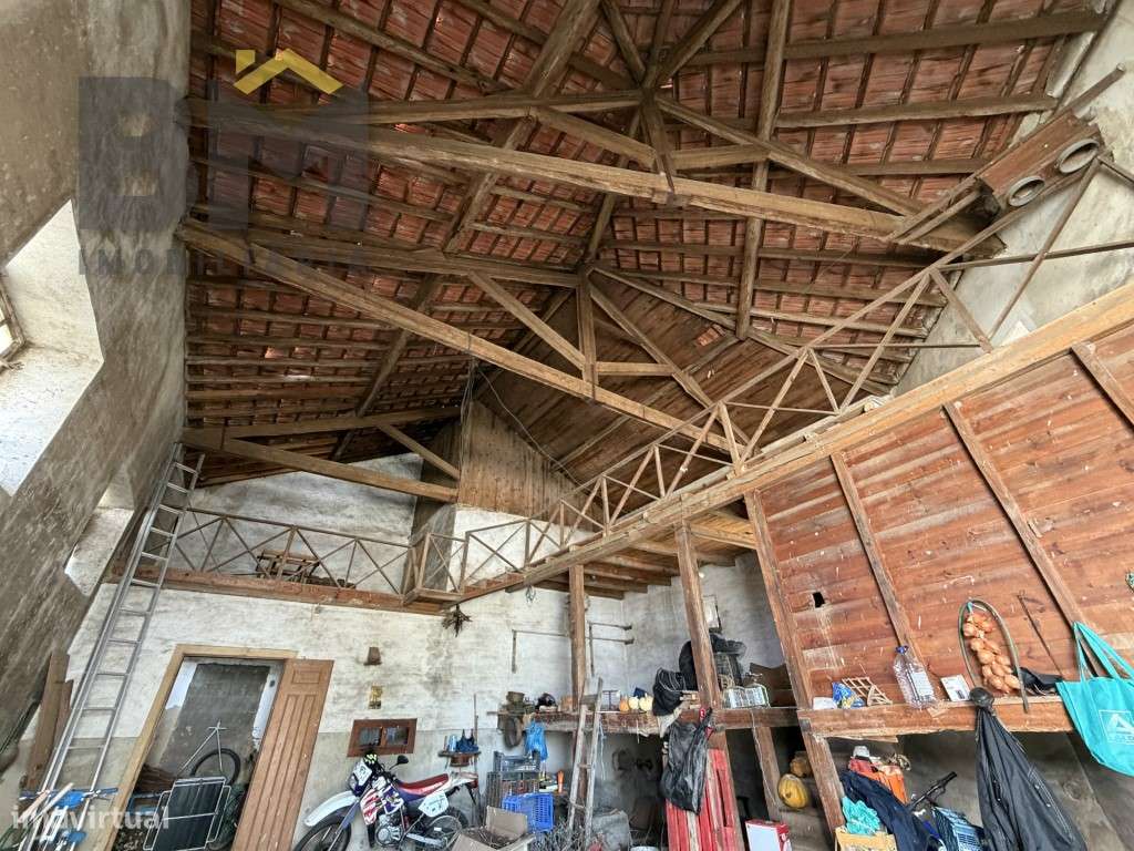 Edifício antigo no centro da aldeia de Proença-a-Velha-6