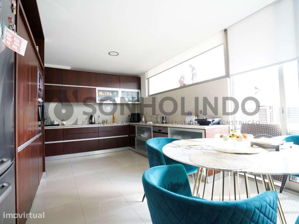 Moradia T4 com piscina de 3 frentes com excelentes áreas, tanto a n...-6