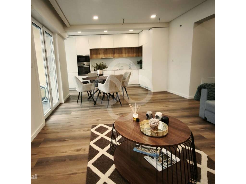 Apartamento T3 com muita luz em Bairro familiar em Benfica Lisboa-8