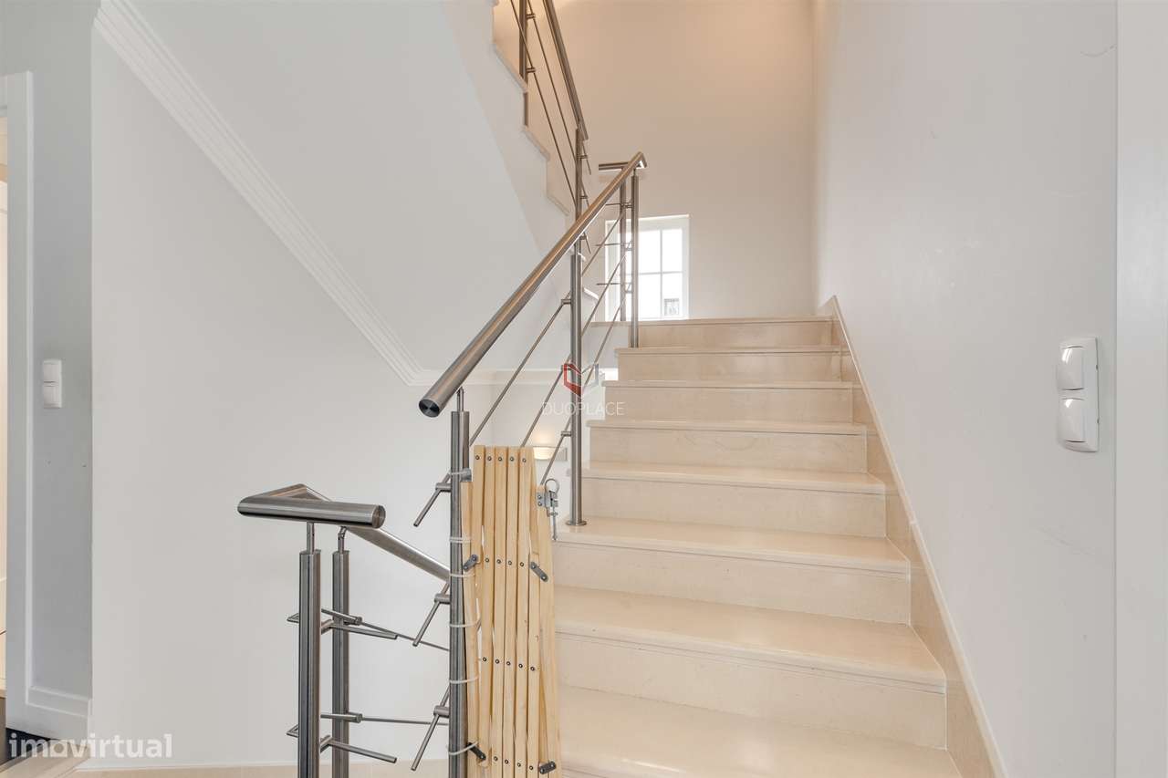 Moradia Premium T4 com Sótão, Ginásio, Garagem e Excelentes Áreas | Mo-41