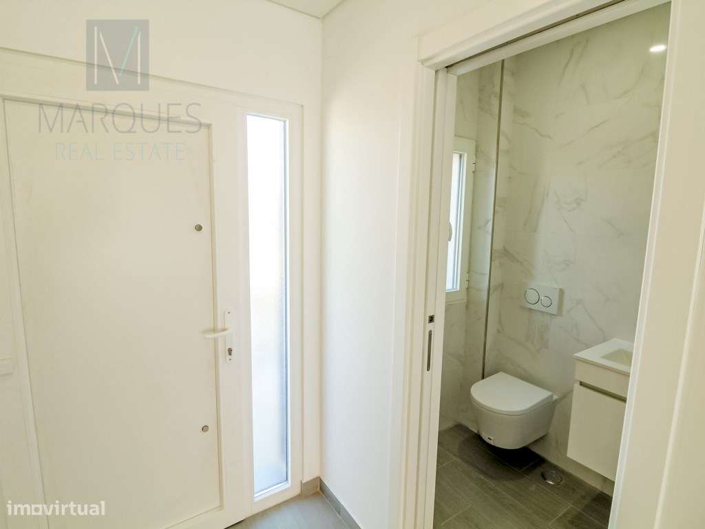 Moradia V2+2 com garagem em Vale de Milhaços - Corroios-2