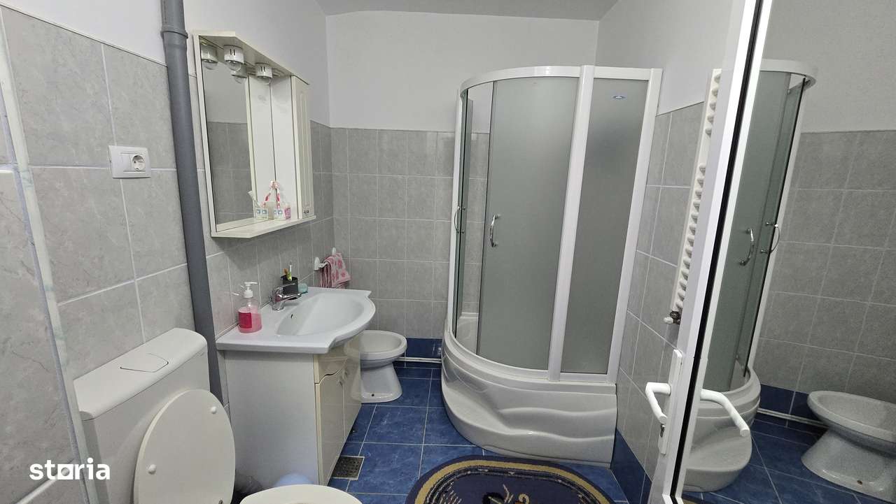 Vând apartament cu 2 camere decomandate - Imagine principală: 5/8