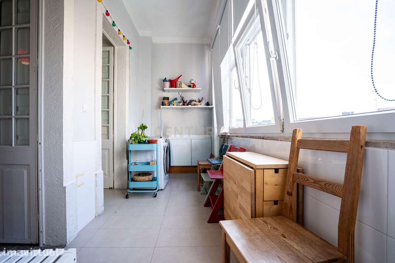 Apartamento T3, em São Vicente, com Pé Direito Alto e Tetos Trabalhado-10