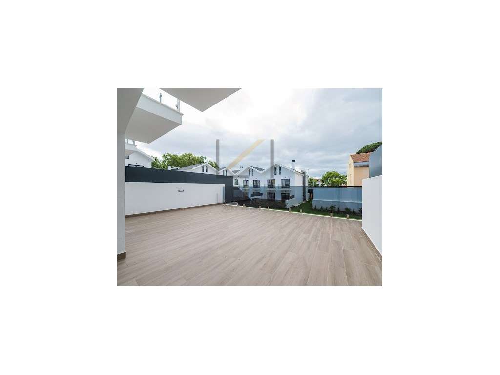 Moradia de Luxo T4 , São Pedro Do Estoril, com Piscina e Garagem-16