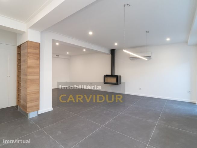 Moradia V2 em banda, Barreiro Centro, totalmente Remodelada-1
