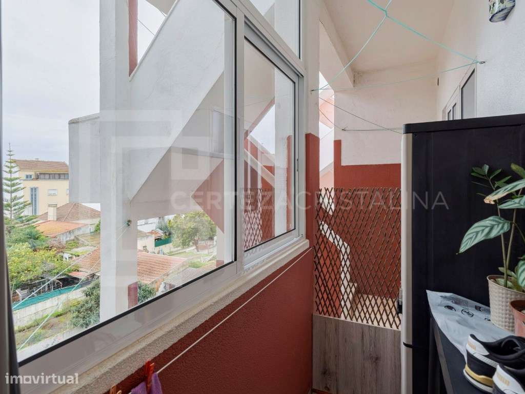 Apartamento T3 com varanda em gaveto no Barreiro-12