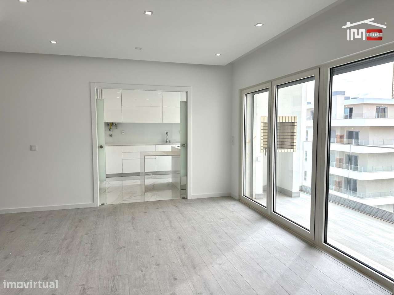 Incrivel Apartamento T2 com Varanda, e Arrecadação - Grande imagem: 2/18