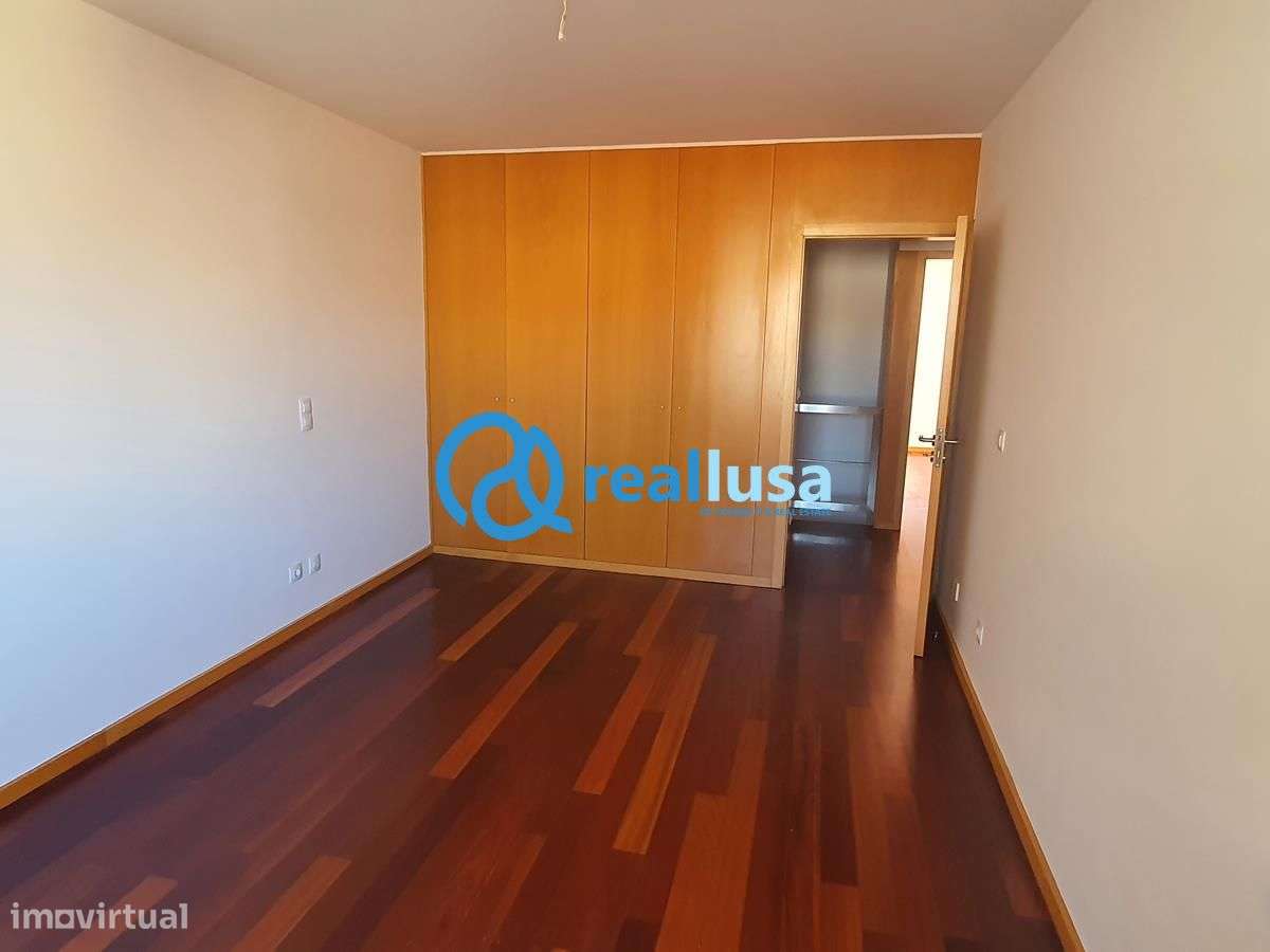 Apartamento T3 Duplex c/ garagem Bonfim Porto-10