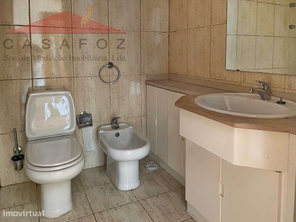 Venda Apartamento T2 em ótimo estado na Rua Lidador-24