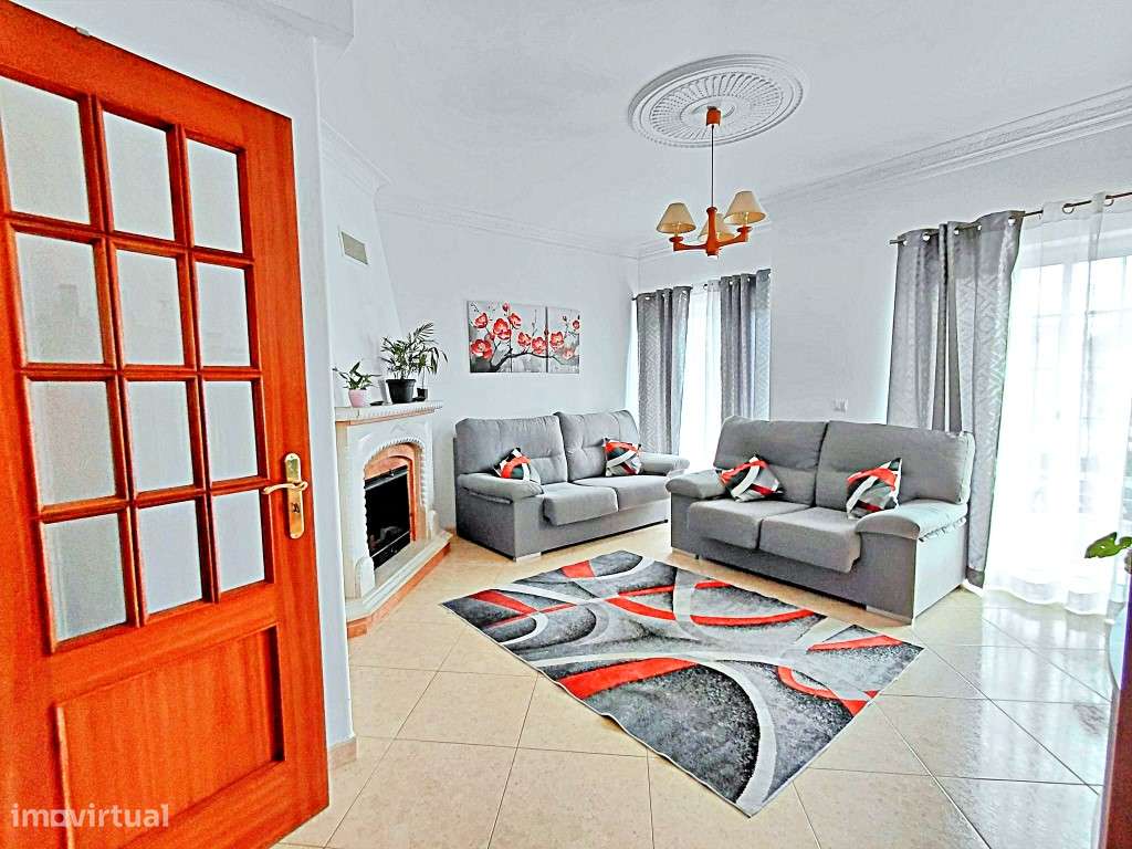 Moradia em Vale de Milhaços - junto à Escola-7