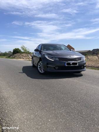 Kia Optima 2.0 L - 16