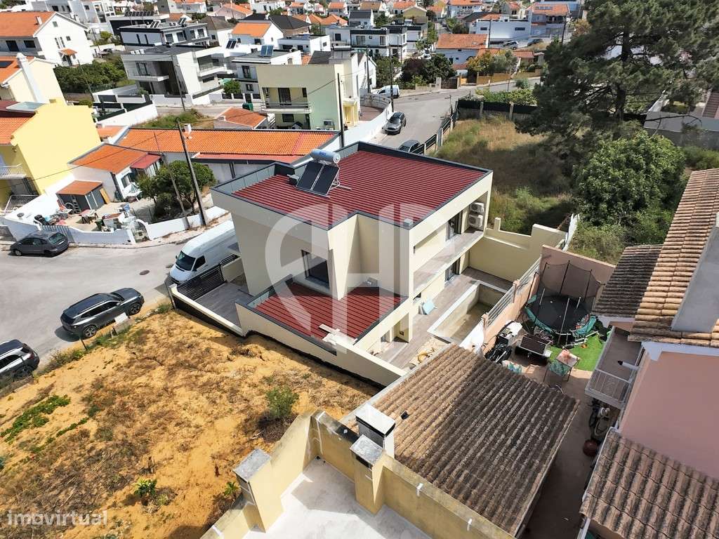 Moradia de Luxo T4 C/ Piscina e Box // Em Construção-59