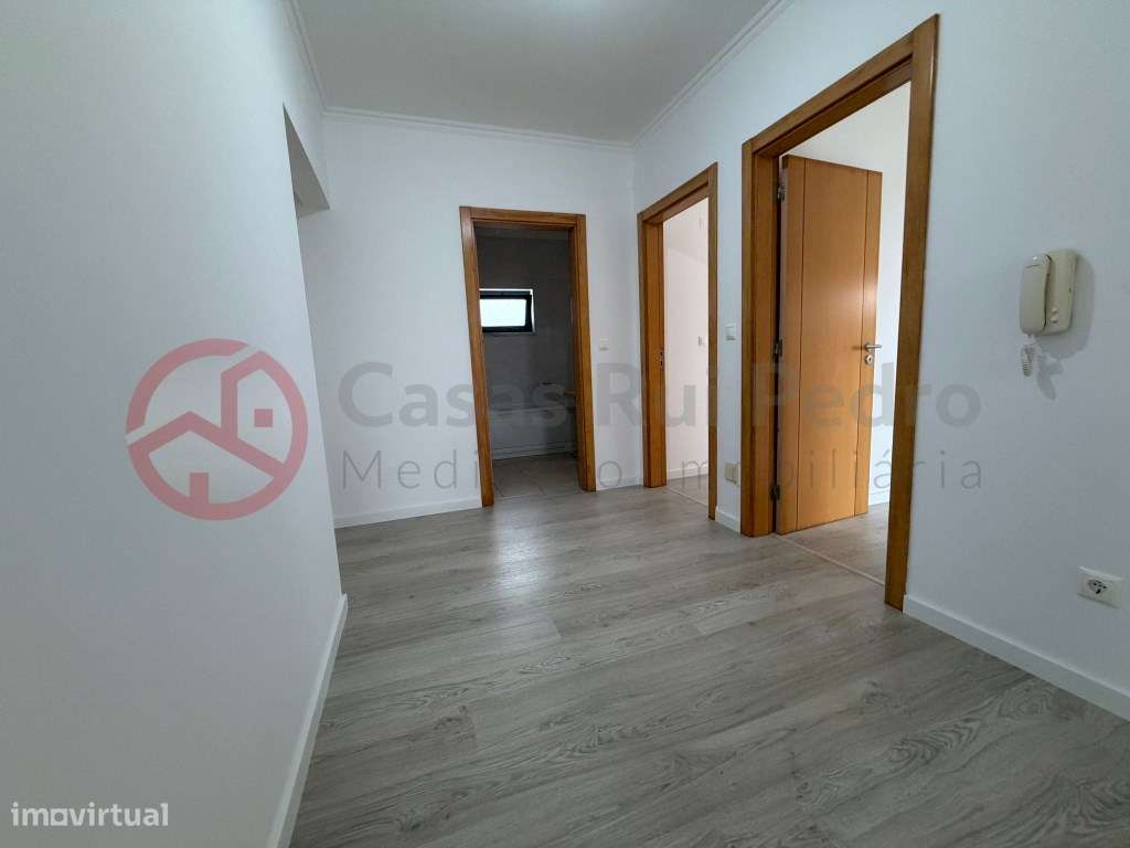 Moradia T5 remodelada no Feijó, Almada-38