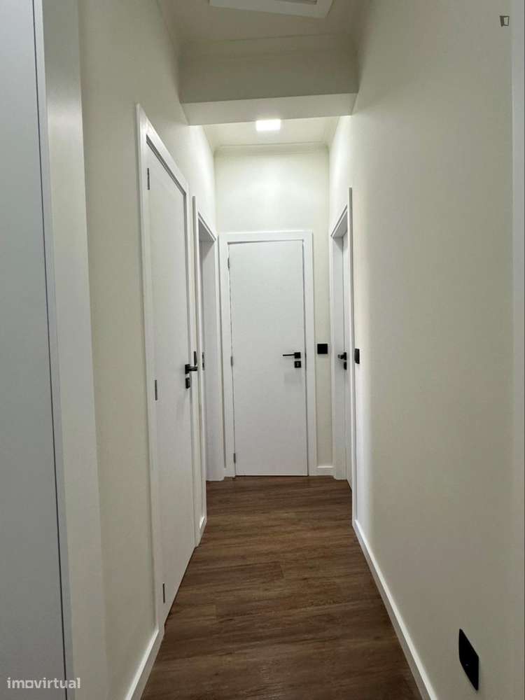 Quarto - localizado em Pedrouços Porto - Grande imagem: 3/8