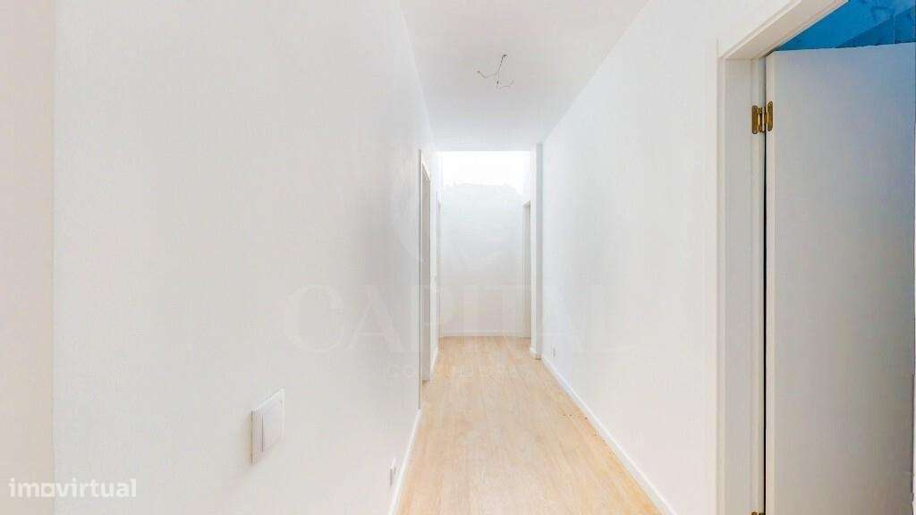Moradia T3 com piscina, na Sobreda-11