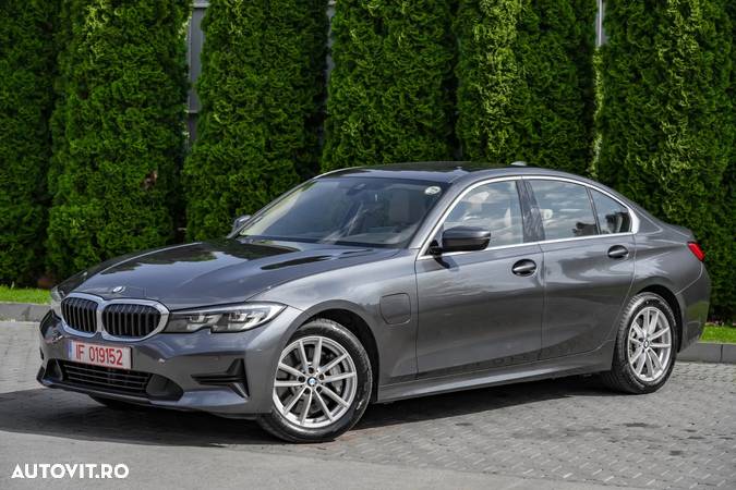 BMW Seria 3 330e iPerformance Luxury Line - 9