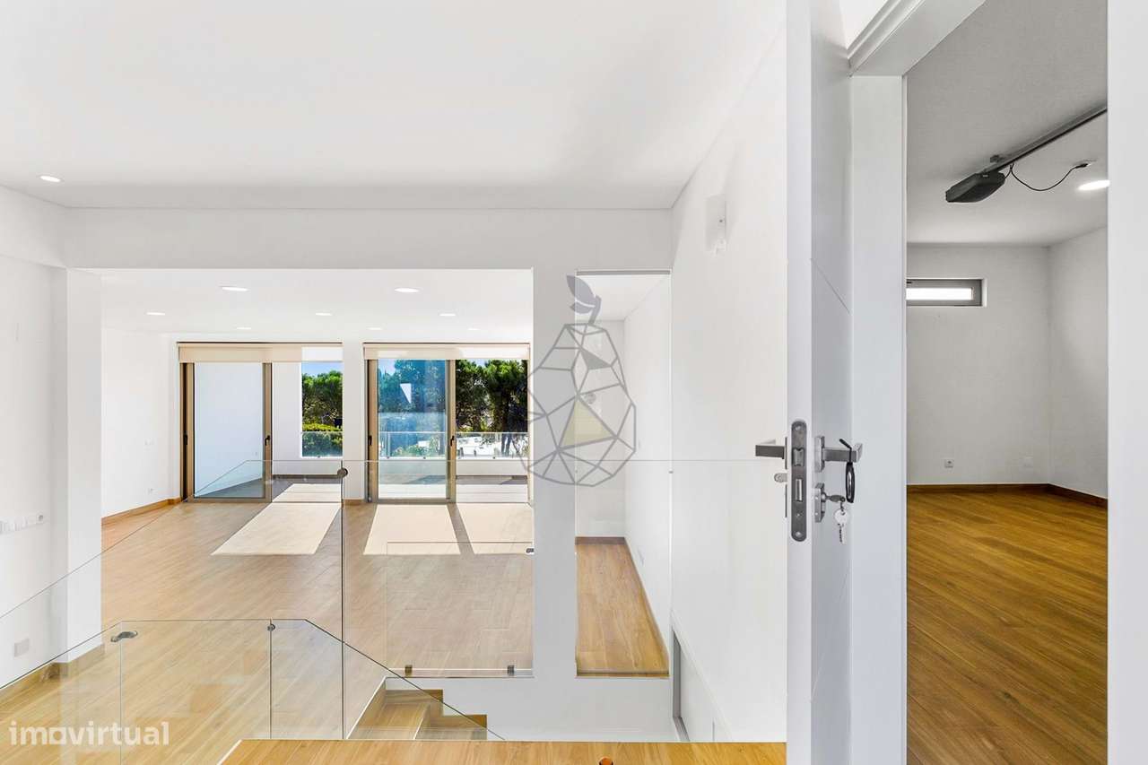 Moradia de luxo independente arquitetura moderna T3+1 em Mexilhoeira G - Grande imagem: 4/60