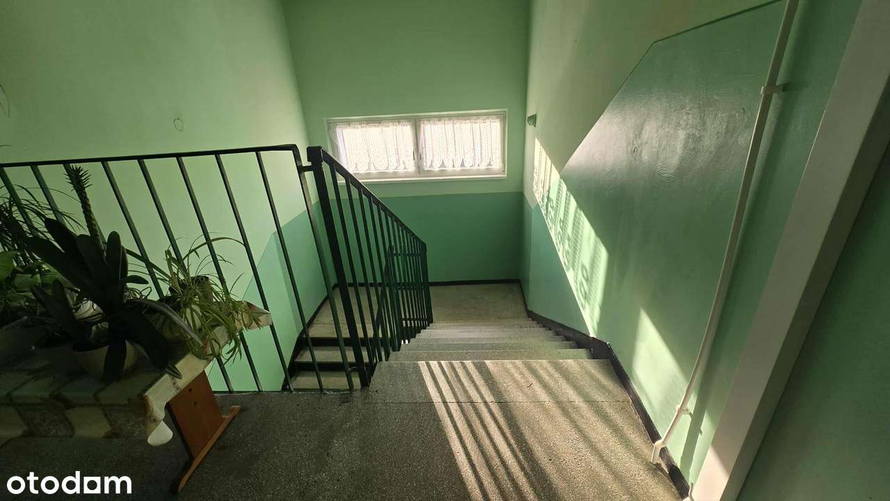 Duże mieszkanie typu M-5 w bloku na Osiedlu Górny Bór w Skoczowie.-10