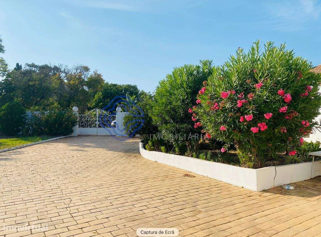 Moradia T4 térrea com piscina, situada em Vale de Centeanes, Carvoeiro - Grande imagem: 3/33