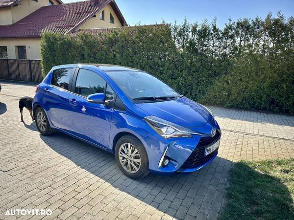 Toyota Yaris 1.5 VVT-i HSD Bi-Tone B&B (Albastru&Negru) - 2