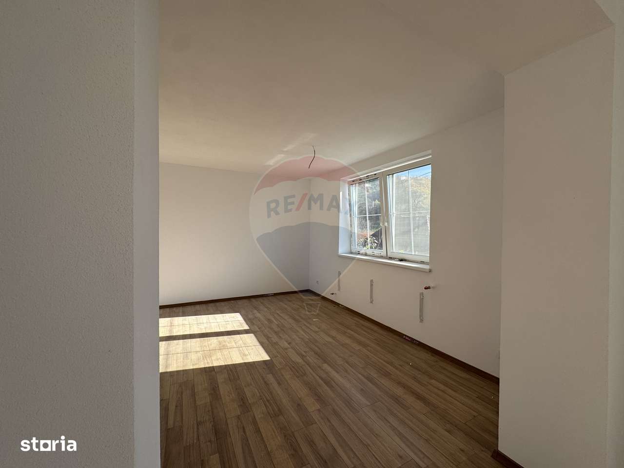 Casă complet renovată la interior în cartierul Vitrometan-4