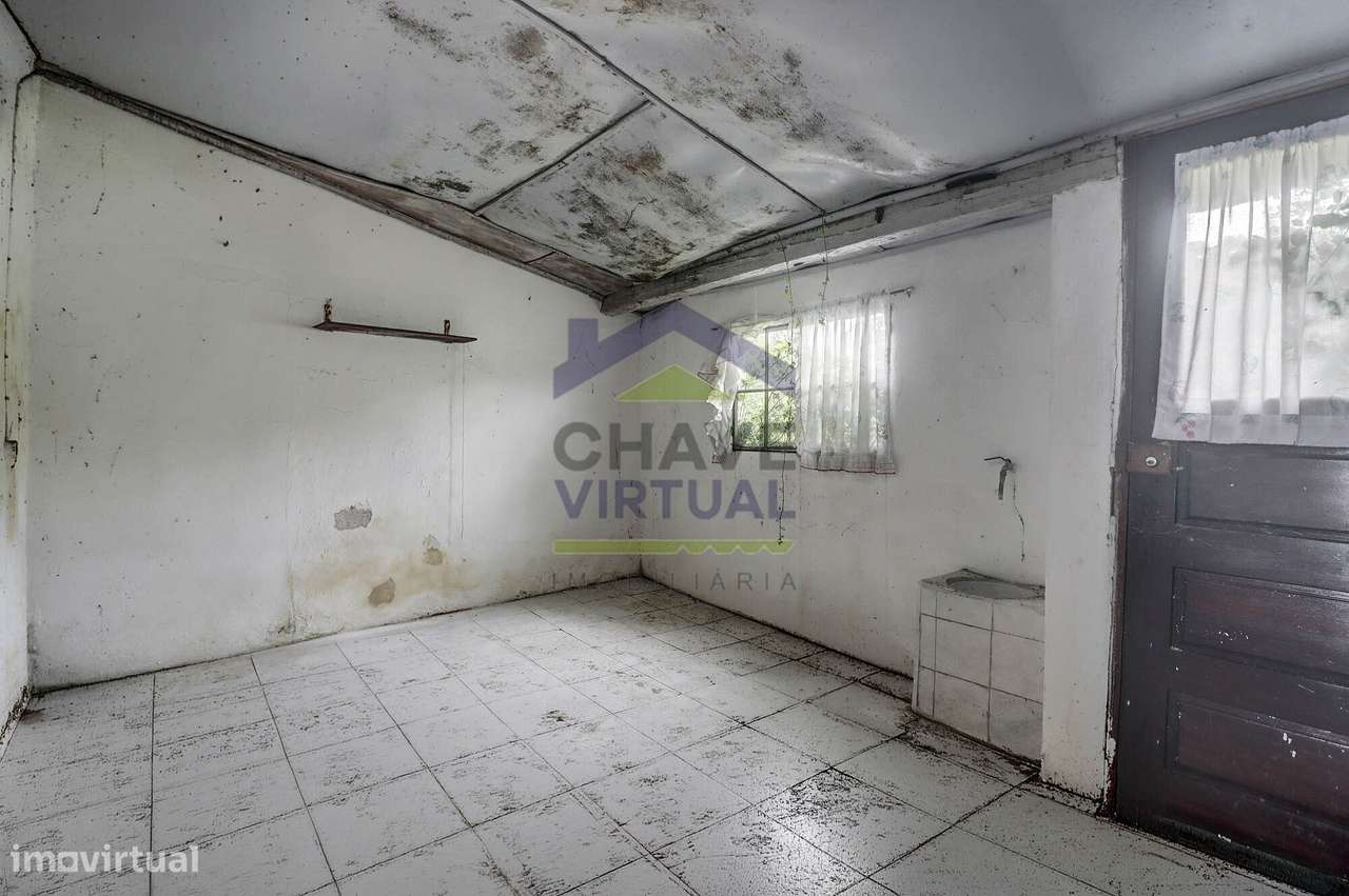 Moradia V2 com Terreno e Anexos - Bombarral - Delgada-10