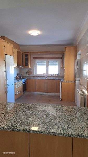 Espaçosa Moradia T4 em Tomar – Urbanização Casal dos Aromas - Grande imagem: 4/12