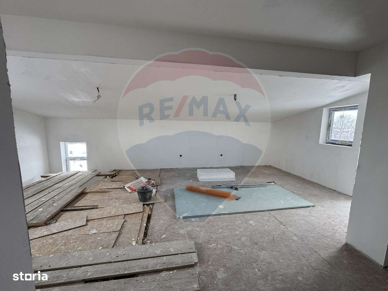 Casă / Vilă cu 6 camere de vânzare-13