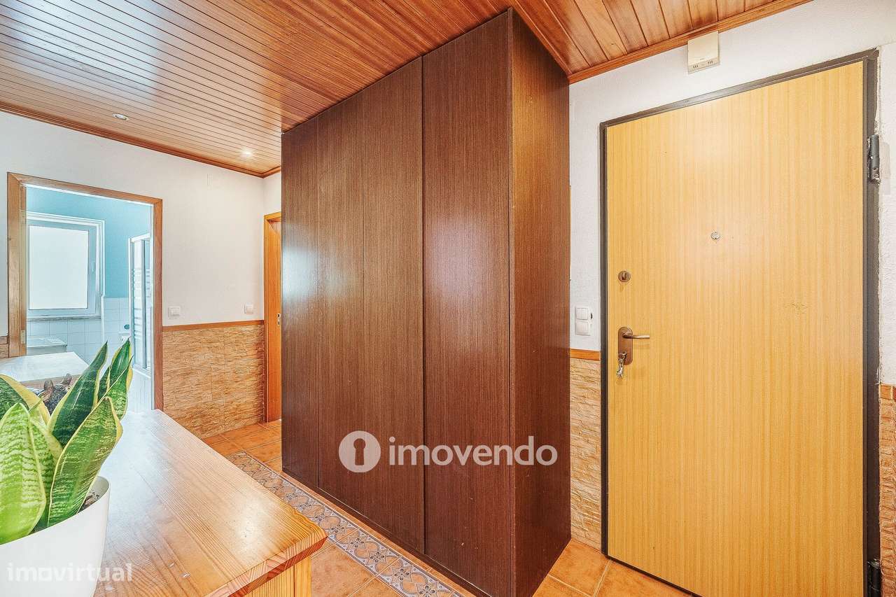 Apartamento T2 com cozinha equipada, na Amadora-14