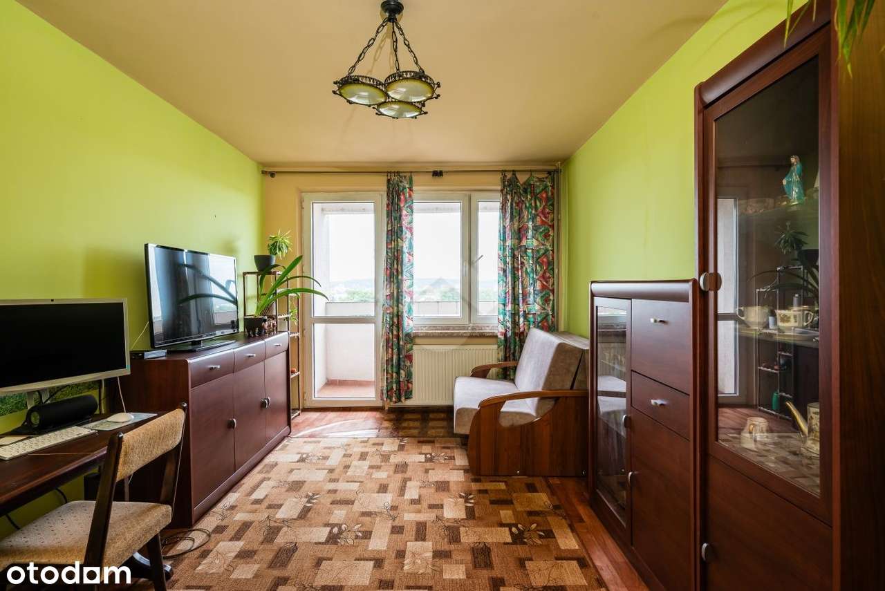 42 m2 - 2 pokojowe mieszkanie z osobną kuchnią obok pętli autobusowej!-1