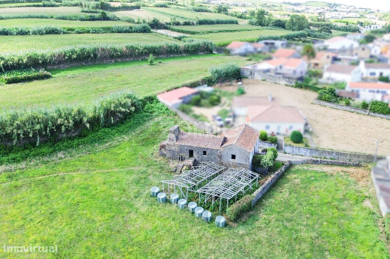 Ruína em Santa Bárbara, em Ponta Delgada - Grande imagem: 5/18