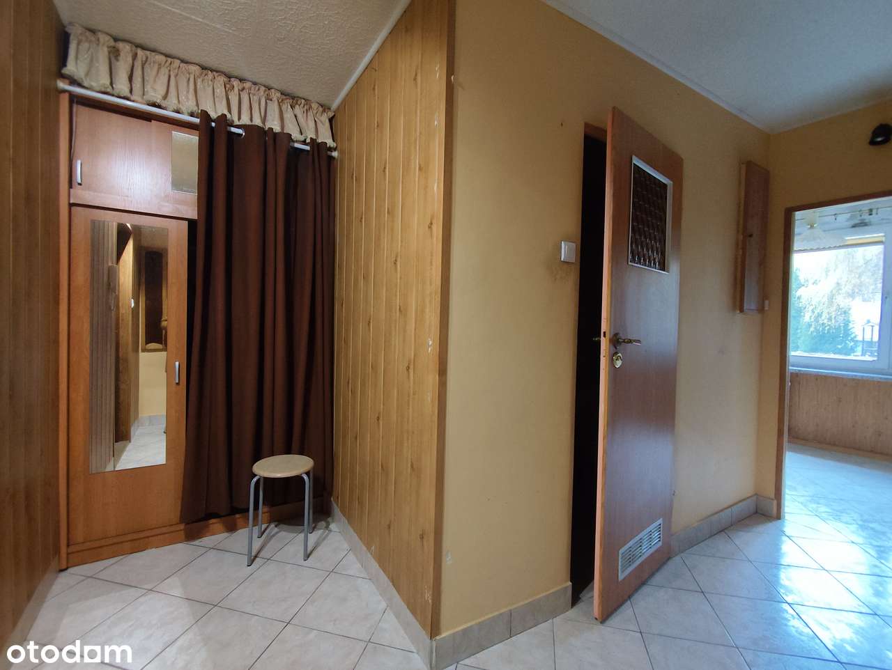 Kawalerka: 37 m2, parter z balkonem, miejskie, do remontu - Katowice-5