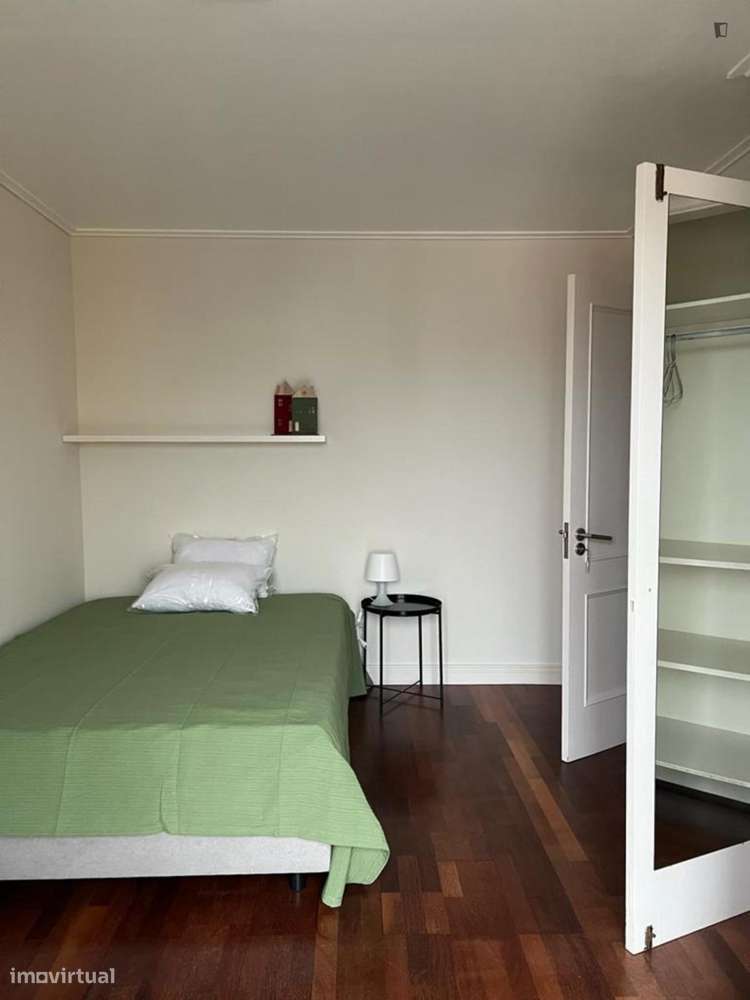 Quarto - localizado em Ponta delgada - Grande imagem: 2/10