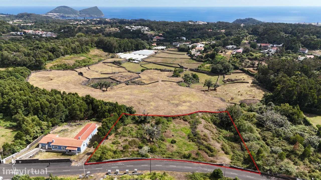 Terreno com Potencial de Construção – Oportunidade Única em Terra Chã- - Grande imagem: 2/7