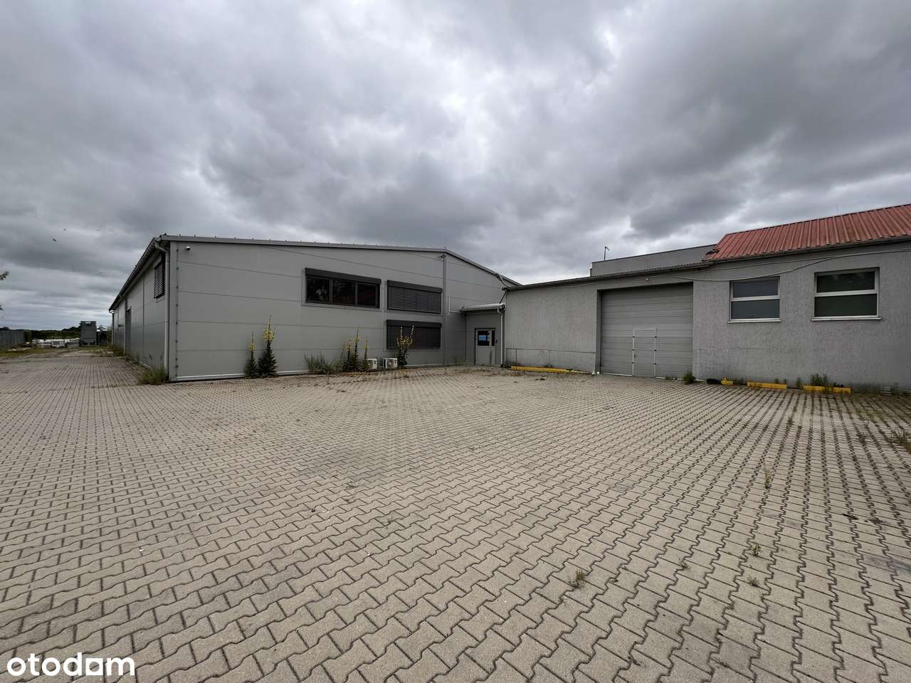 Hale produkcyjno-magazynowa z pom biurowymi. 1540zł/ m2-17