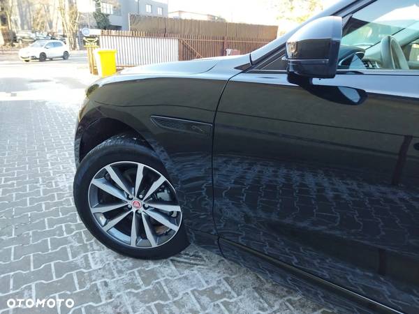 Jaguar F-Pace P250 AWD R-Dynamic Black - 19