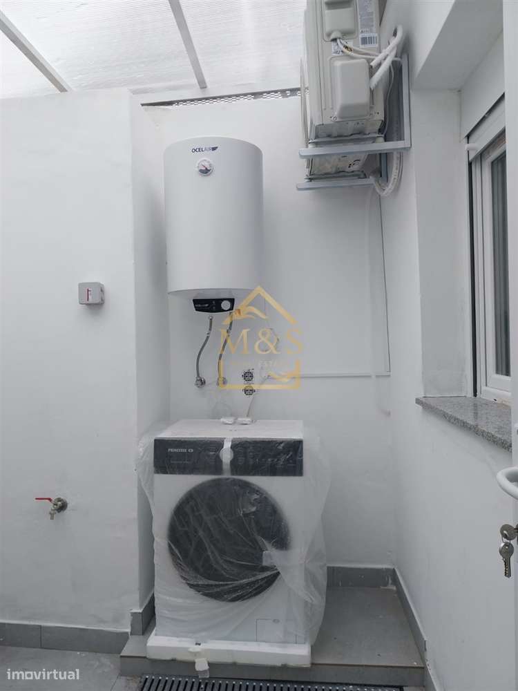 Moradia Térrea T1, Remodelada, Mobilada - Metro Sta.Catarina - Porto - Grande imagem: 3/7