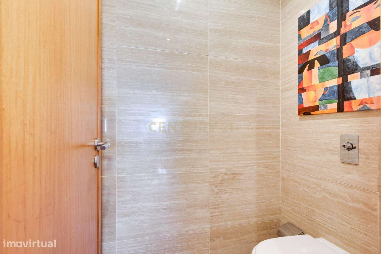 T4+1 na 1ª linha Condomínio fechado Parque das Conchas-56