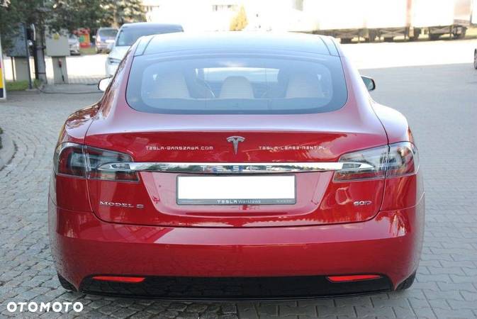 Tesla Model S - 4