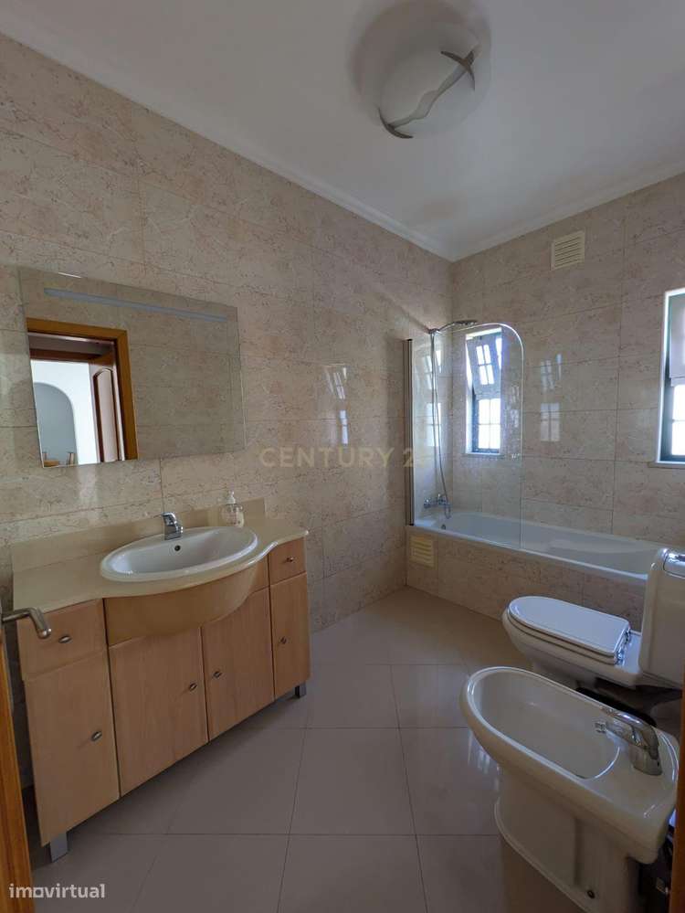 ✨ T2 com piscinas, jardins e varanda em Alporchinhos – a 3 min da prai-9