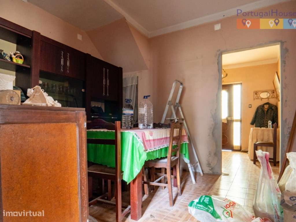 Prédio constituído por 2 apartamentos T2 com entradas independentes...-17