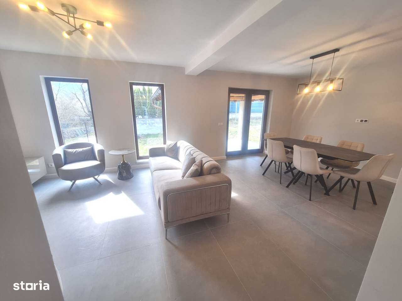De vanzare casa single 5 camere 2 bai in Cisnadie-0