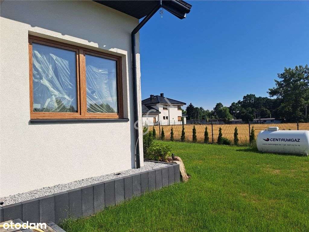 Wolnostojący dom w spokojnej okolicy.-10