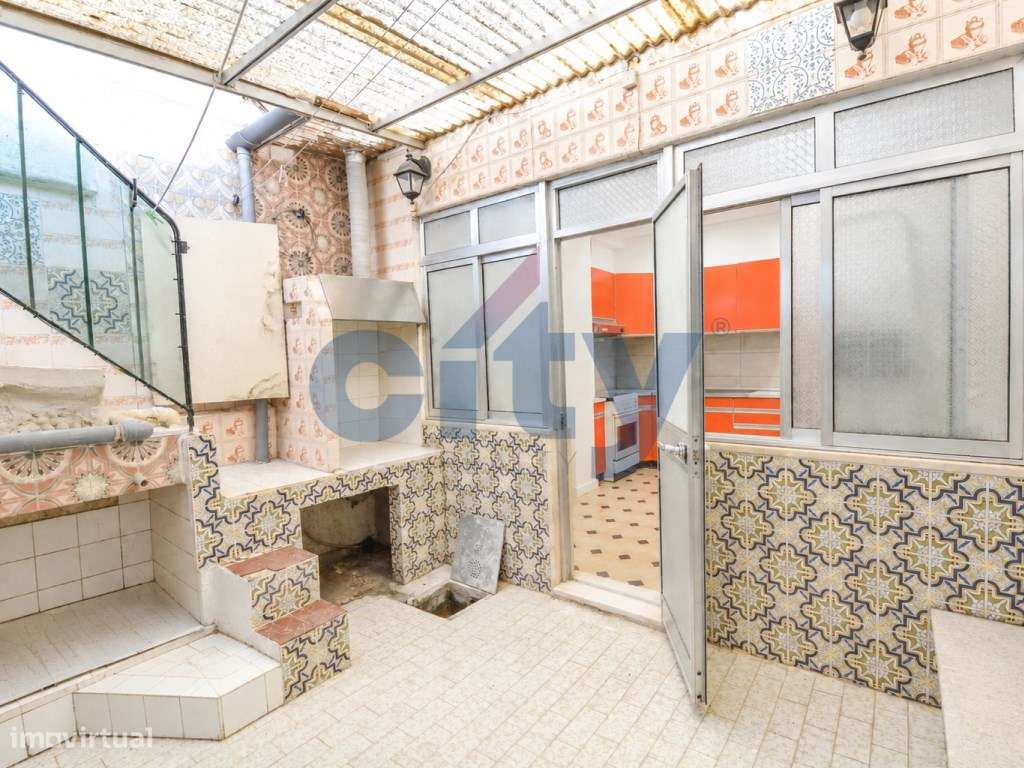 MORADIA EM BANDA , T3 A APENAS 170M DO METRO ODIVELAS-20