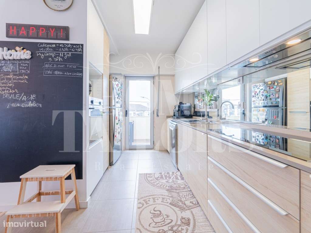 Duplex T4 Totalmente Renovado em Moradia Isolada Queijas - Grande imagem: 4/26